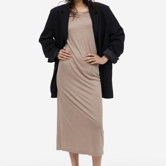 H&M T-Shirt Dress in Beige - Picture 4 of 4